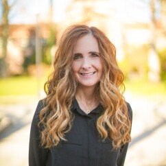 April Howell Headshot.jpg